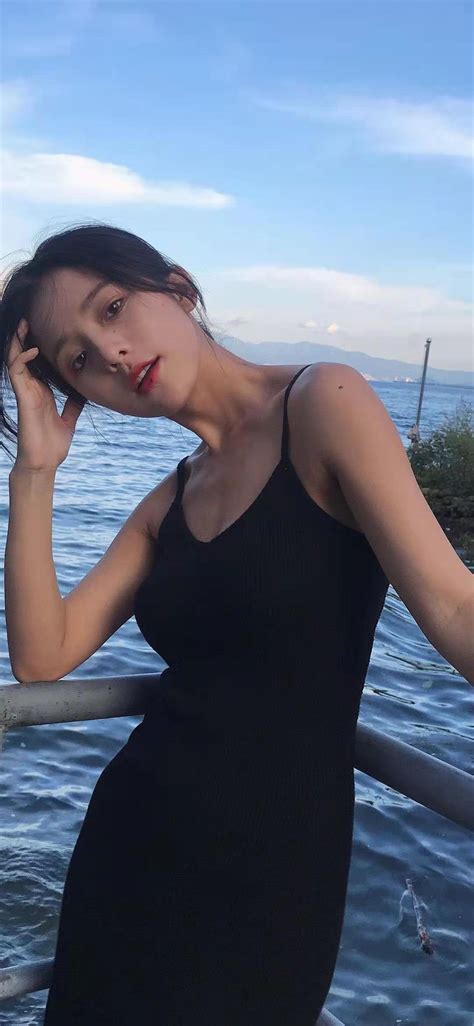 京多安社媒晒与加拉塔萨雷签约照片，税后年薪450万欧